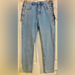 Denim Blvd Los Angeles jeans  blue Eyelit Chain   High Rise size 3 women's